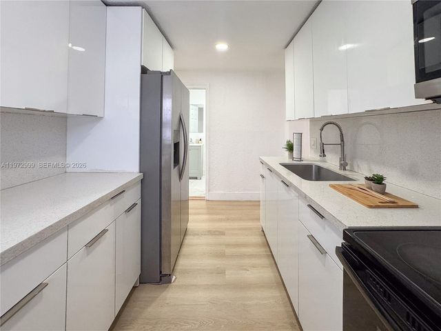 5615 SW 40th St, West Park, FL 33023