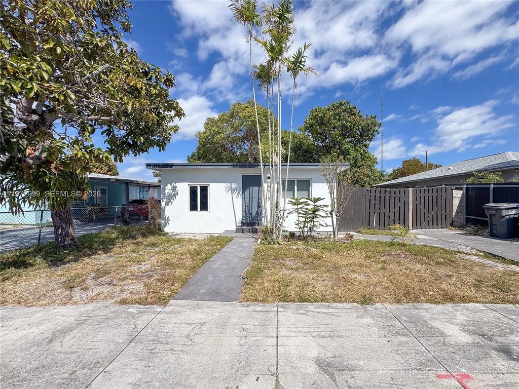 5615 SW 40th St, West Park, FL 33023