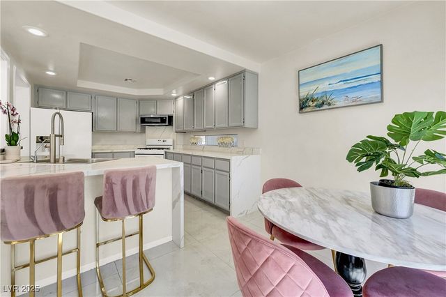 8321 Emerald Isle Avenue, Las Vegas, NV 89128