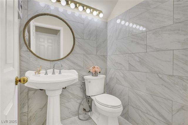 8321 Emerald Isle Avenue, Las Vegas, NV 89128