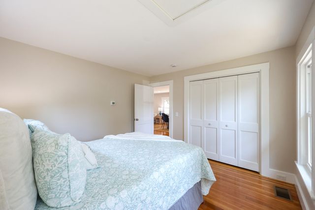 32 Pearl Street, Hyannis, MA 02601