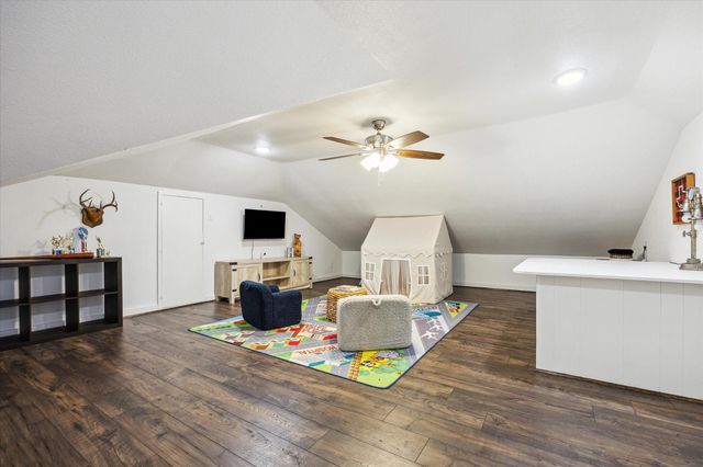 711 S Tesch Street, Bellville, TX 77418