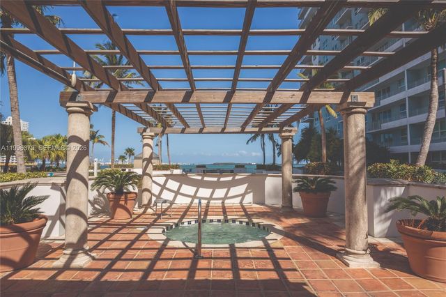 1111 Brickell Bay Dr 211, Miami, FL 33131