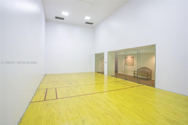 1111 Brickell Bay Dr 211, Miami, FL 33131