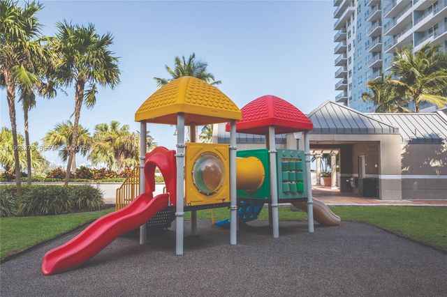 1111 Brickell Bay Dr 211, Miami, FL 33131