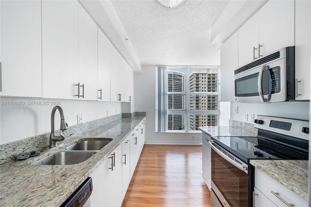 1111 Brickell Bay Dr 211, Miami, FL 33131