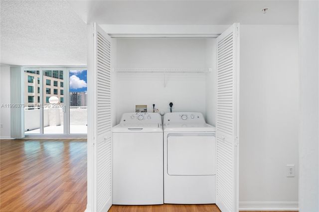 1111 Brickell Bay Dr 211, Miami, FL 33131