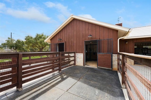 1043 Twin River River, Canyon Lake, TX 78133