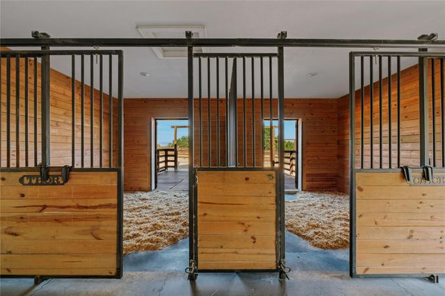 1043 Twin River River, Canyon Lake, TX 78133