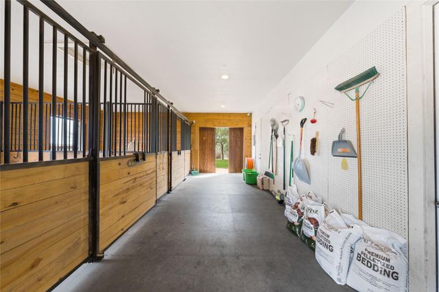 1043 Twin River River, Canyon Lake, TX 78133