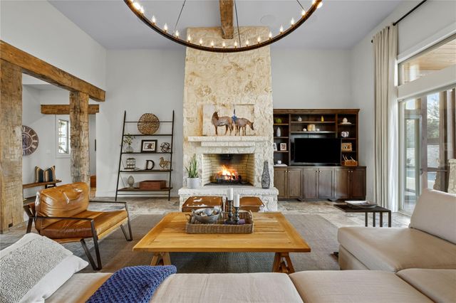 1043 Twin River River, Canyon Lake, TX 78133