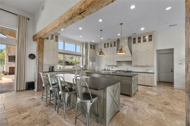 1043 Twin River River, Canyon Lake, TX 78133