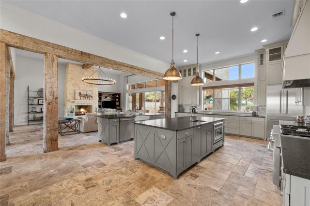 1043 Twin River River, Canyon Lake, TX 78133