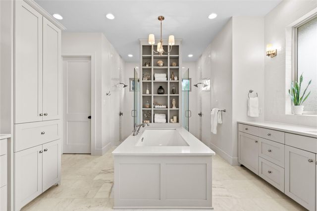 1043 Twin River River, Canyon Lake, TX 78133