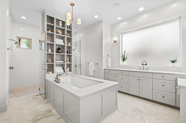 1043 Twin River River, Canyon Lake, TX 78133