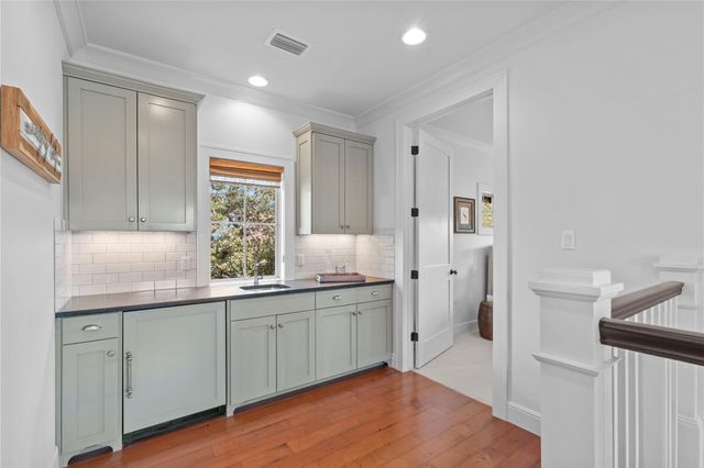 1043 Twin River River, Canyon Lake, TX 78133