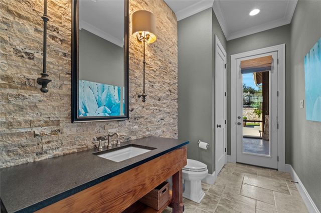 1043 Twin River River, Canyon Lake, TX 78133