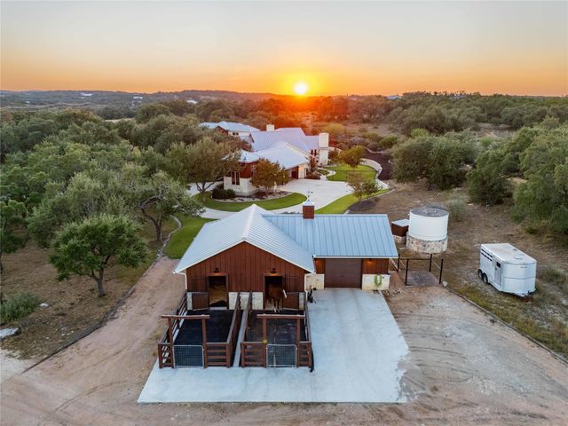 1043 Twin River River, Canyon Lake, TX 78133