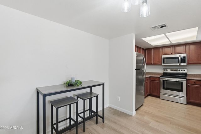 5757 W EUGIE Avenue 2062, Glendale, AZ 85304