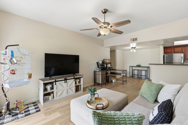 5757 W EUGIE Avenue 2062, Glendale, AZ 85304