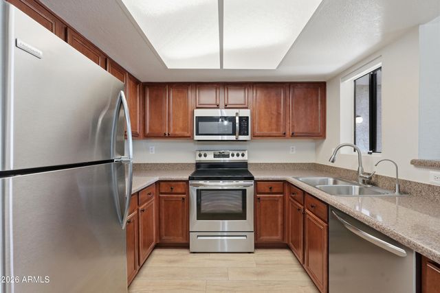 5757 W EUGIE Avenue 2062, Glendale, AZ 85304