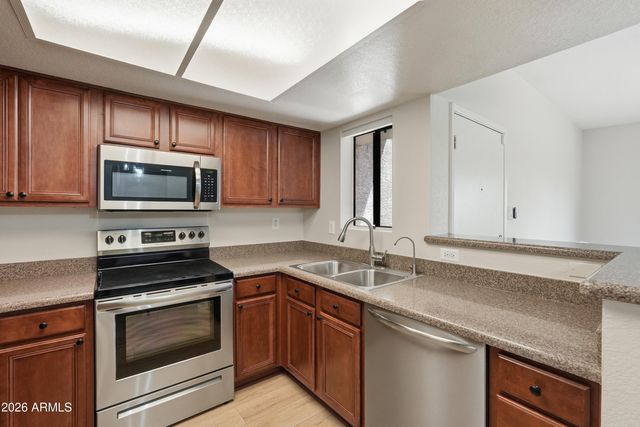 5757 W EUGIE Avenue 2062, Glendale, AZ 85304