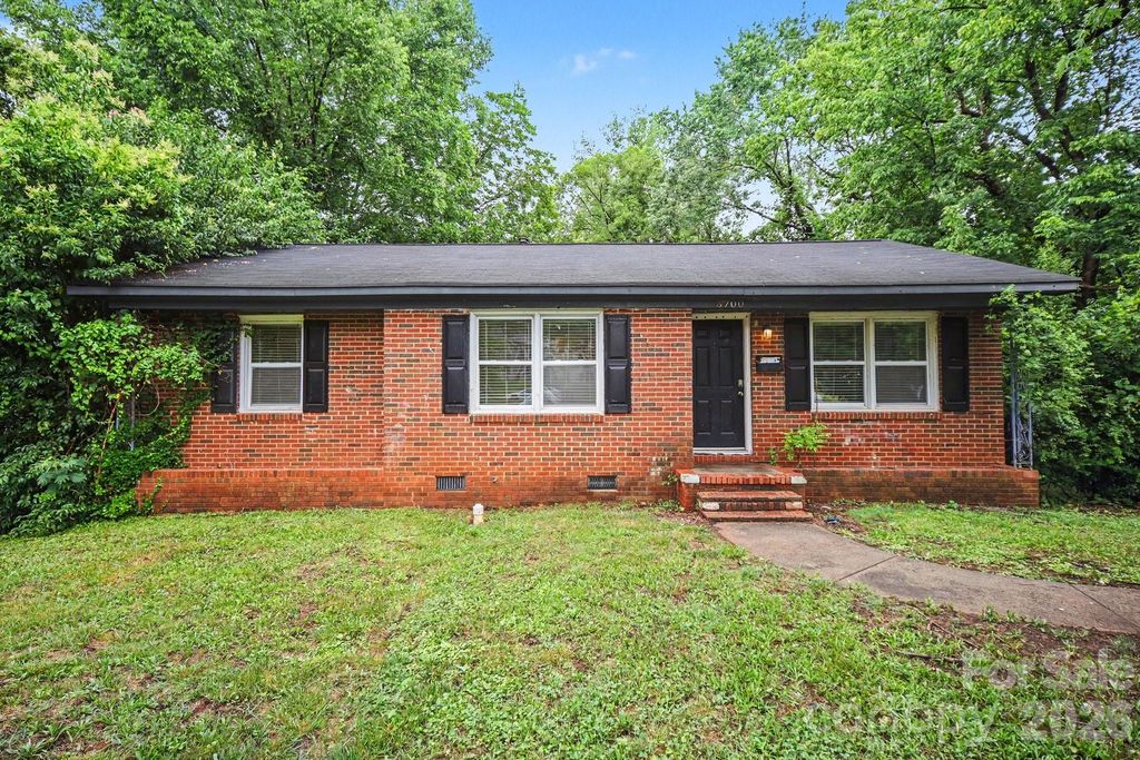 3700 Sargeant Drive, Charlotte, NC 28217