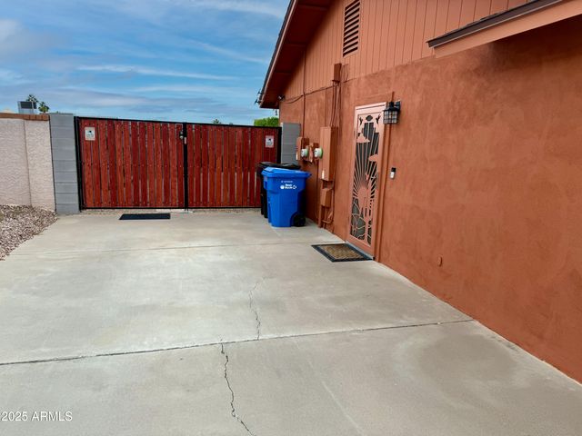 1938 E Desert Drive, Phoenix, AZ 85042