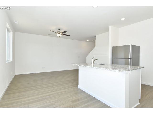 3915 Sw DUNIWAY Ln, Gresham, OR 97080