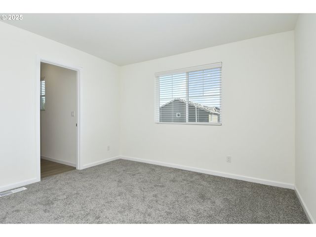 3915 Sw DUNIWAY Ln, Gresham, OR 97080