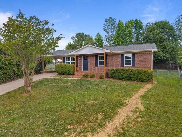 154 Glassy Dr, Inman, SC 29349
