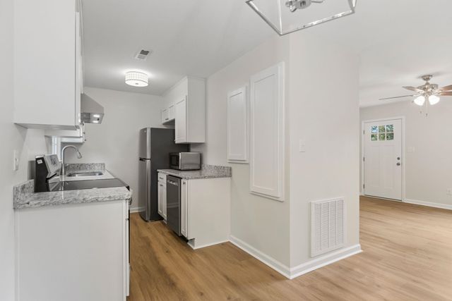 154 Glassy Dr, Inman, SC 29349