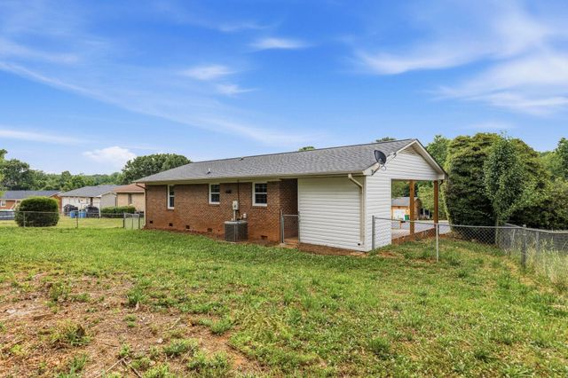 154 Glassy Dr, Inman, SC 29349