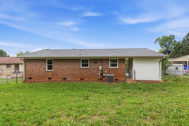 154 Glassy Dr, Inman, SC 29349