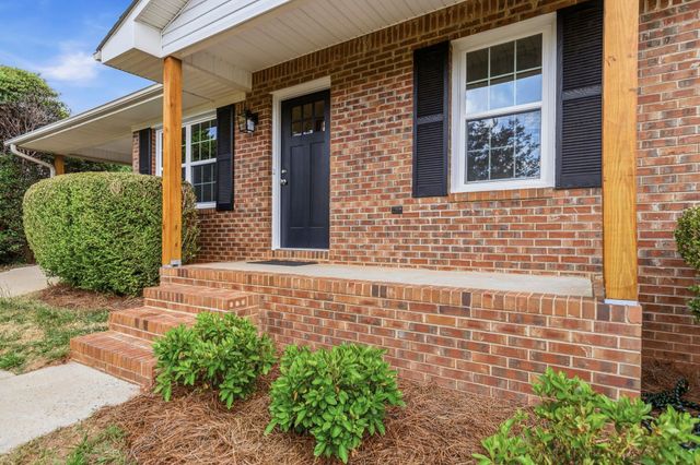 154 Glassy Dr, Inman, SC 29349