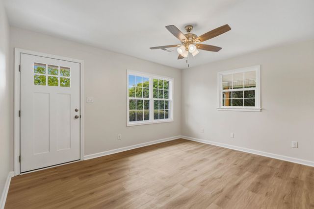154 Glassy Dr, Inman, SC 29349