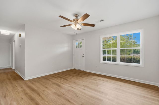 154 Glassy Dr, Inman, SC 29349