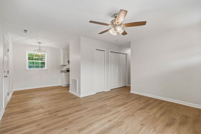154 Glassy Dr, Inman, SC 29349