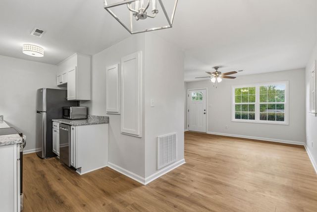 154 Glassy Dr, Inman, SC 29349