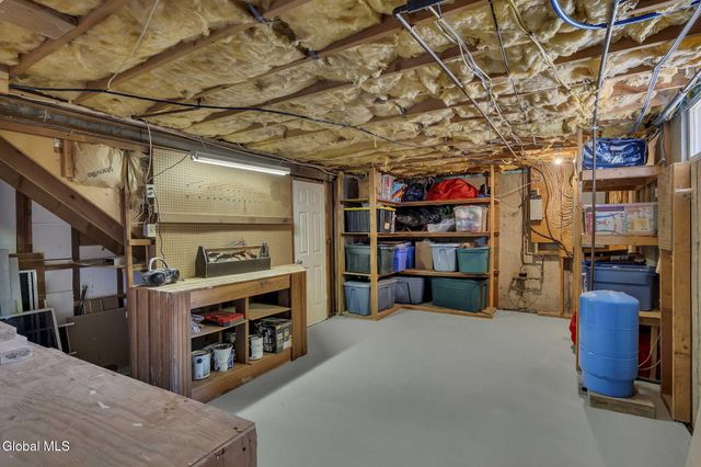 61 Johnson Road, Halfmoon, NY 12118