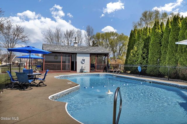 61 Johnson Road, Halfmoon, NY 12118