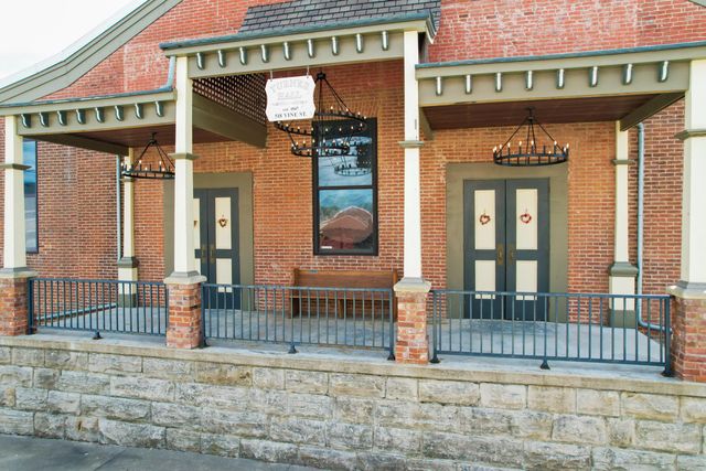 518 VINE ST, Boonville, MO 65233