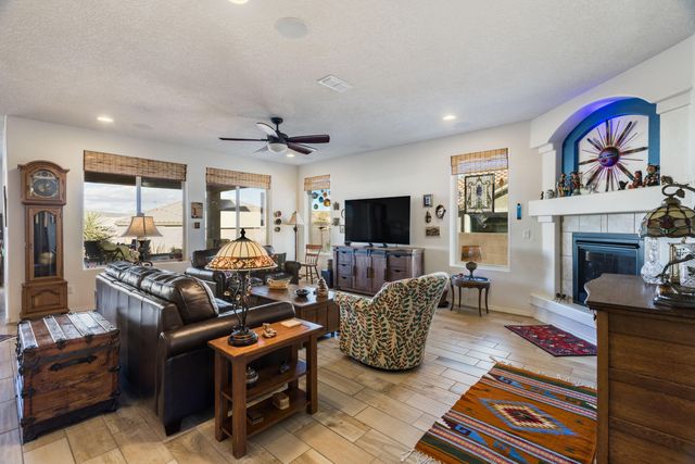 9231 Falls Creek Trail NW, Albuquerque, NM 87120