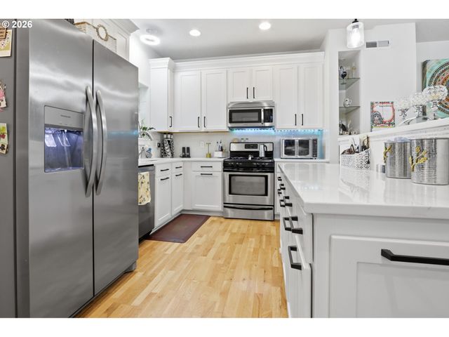 1166 Ne 5TH St, Gresham, OR 97030