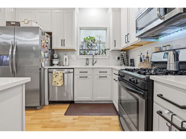 1166 Ne 5TH St, Gresham, OR 97030