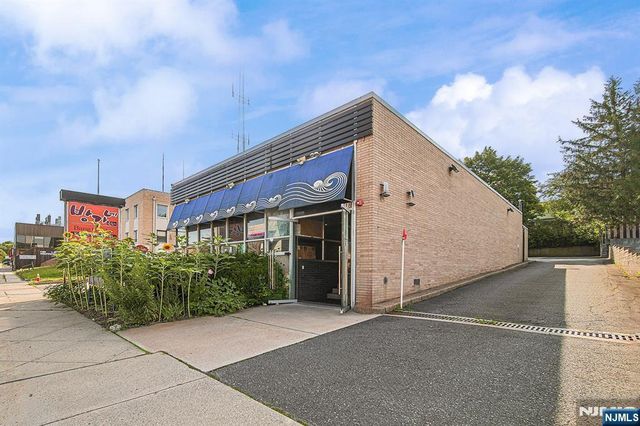 518 Broad Avenue, Ridgefield, NJ 07657