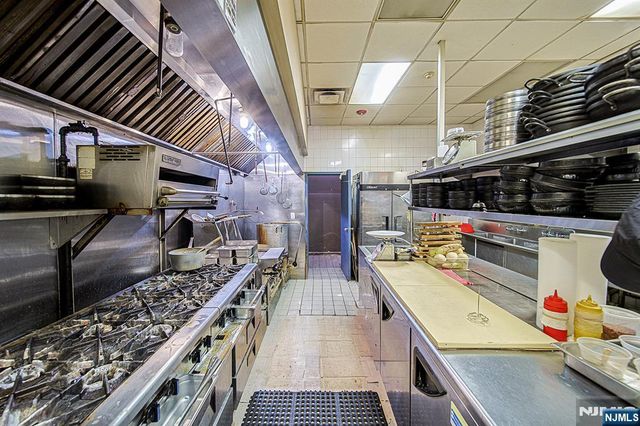 518 Broad Avenue, Ridgefield, NJ 07657