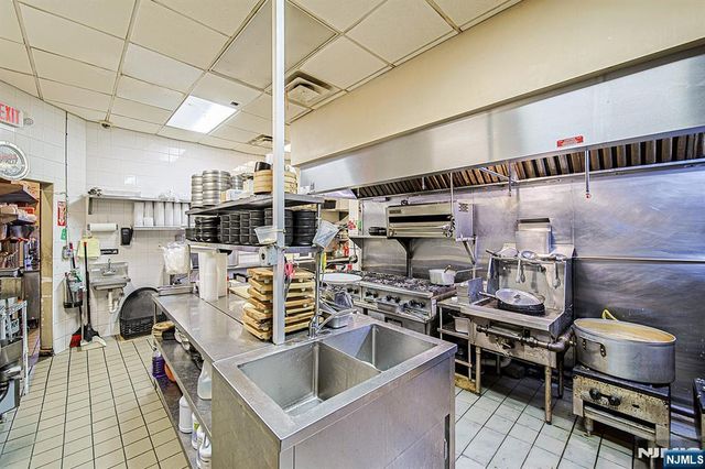 518 Broad Avenue, Ridgefield, NJ 07657