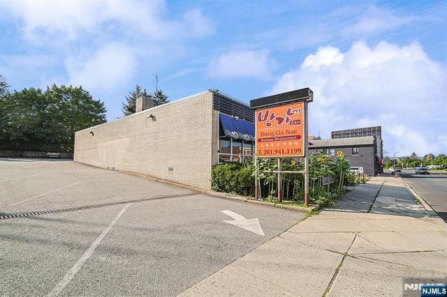 518 Broad Avenue, Ridgefield, NJ 07657