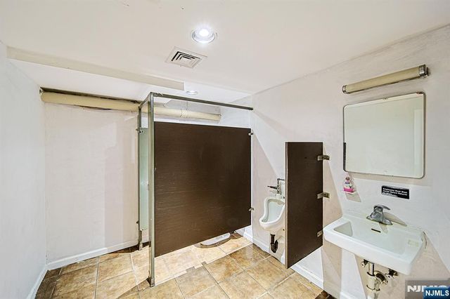 518 Broad Avenue, Ridgefield, NJ 07657